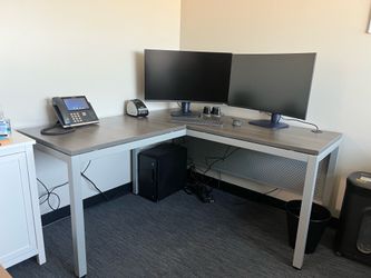 L-Shaped Desks and Executive Chairs for sale