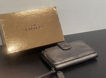 Authentic Metallic COACH Wristlet Wallet Lknew