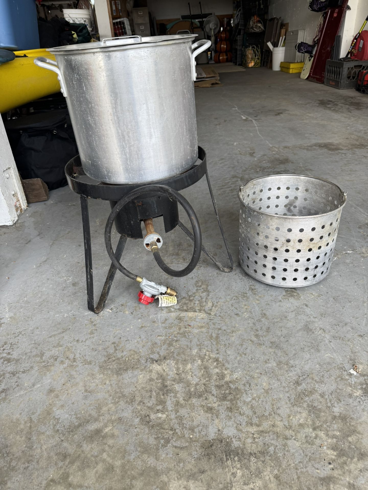 Propane Cooker With Stock Pot & Strainer
