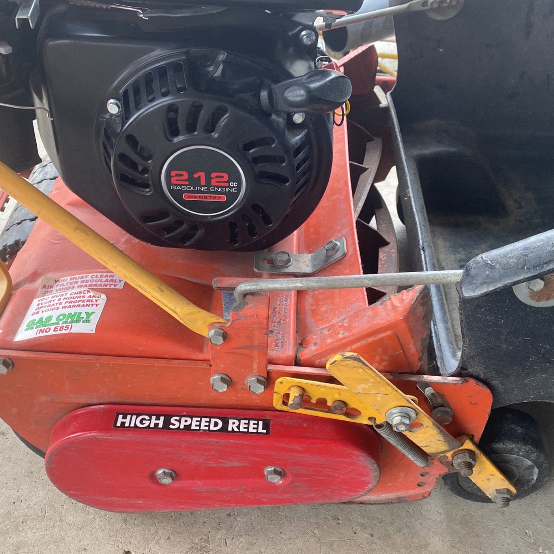 McClane (Front throw) Lawn Mower for Sale in Bakersfield, CA OfferUp