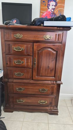 gentleman's chest / door chest,