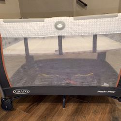 Graco Pack ’n Play Portable Playard with Bassinet Insert & Storage Organizer - Great Condition