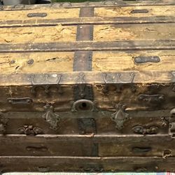 Authentic Spanish Trunk