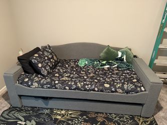 Twin Sized Day Bed And Trundle