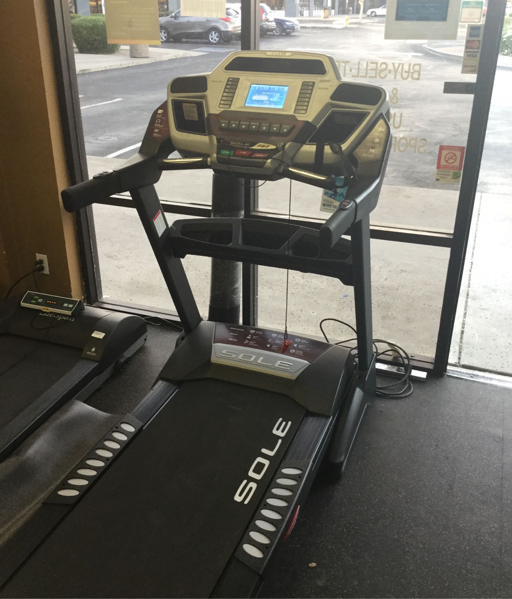 Sole F63 heavy duty folding treadmill With ONLY 26 TOTAL MILES ON IT