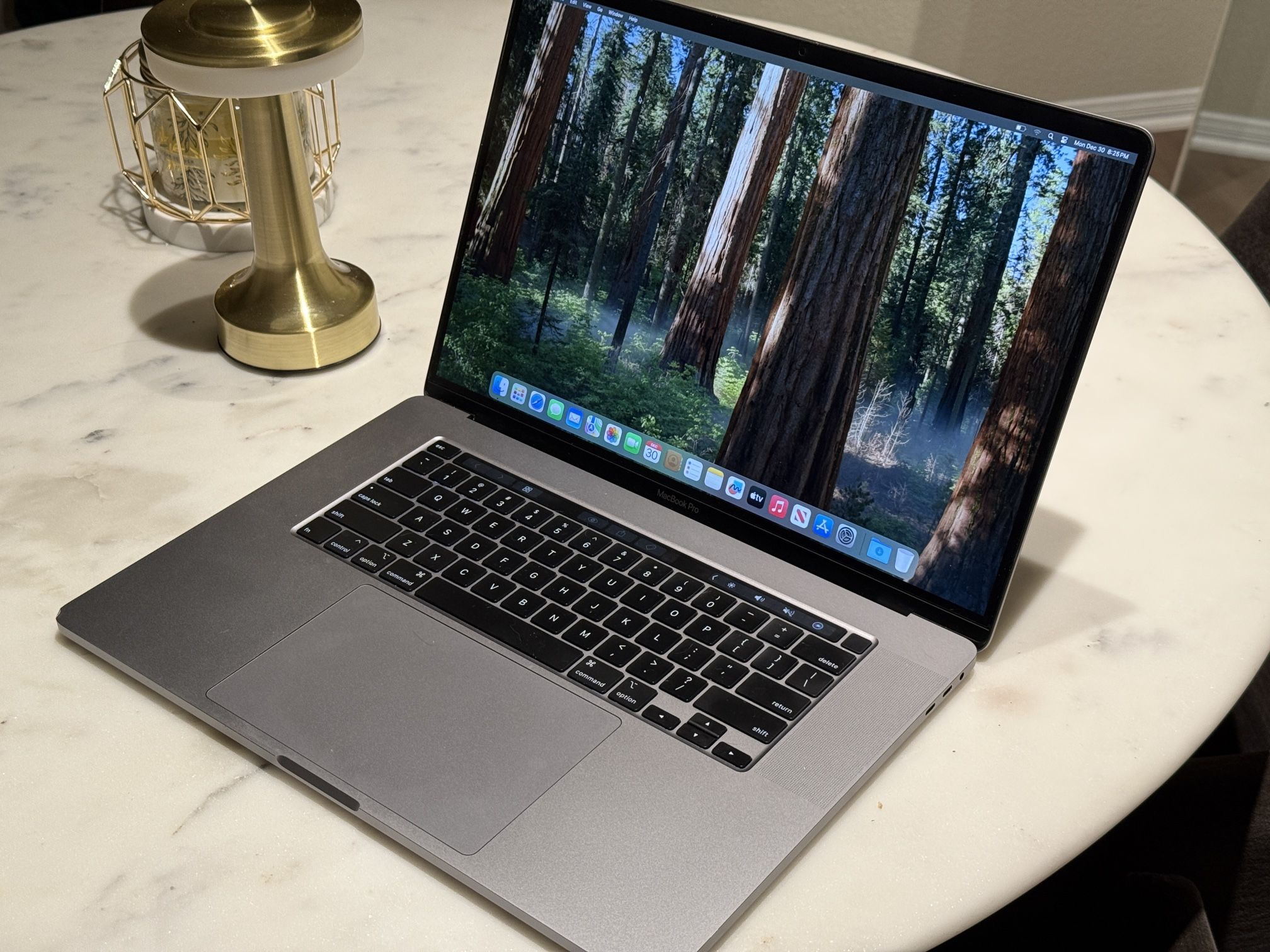 MacBook Pro 16 inch Intel i9 16gb Memory 1tb HDD