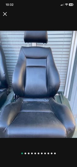 CORVETTE SEATS 2 OF THEM  ON PIC  NEW