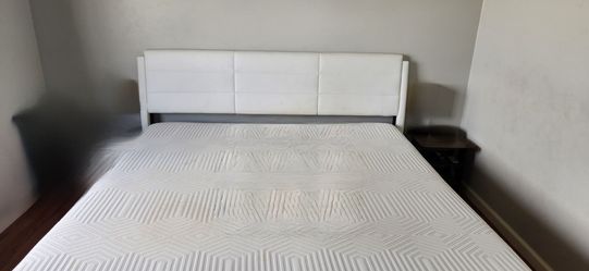 King Size Bed + Mattress – LED Color Lights & Music System
