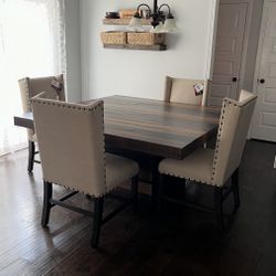 Beautiful Like New Dining Room Set