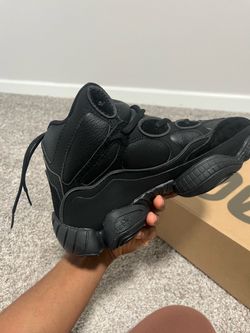 Men’s 7.5 Yeezy Adidas Boots