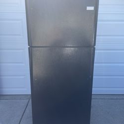 Frigidaire Top And Bottom Refrigerator For $190. Dimensions Are 30Wx30Dx66H. Pick Up Only. 