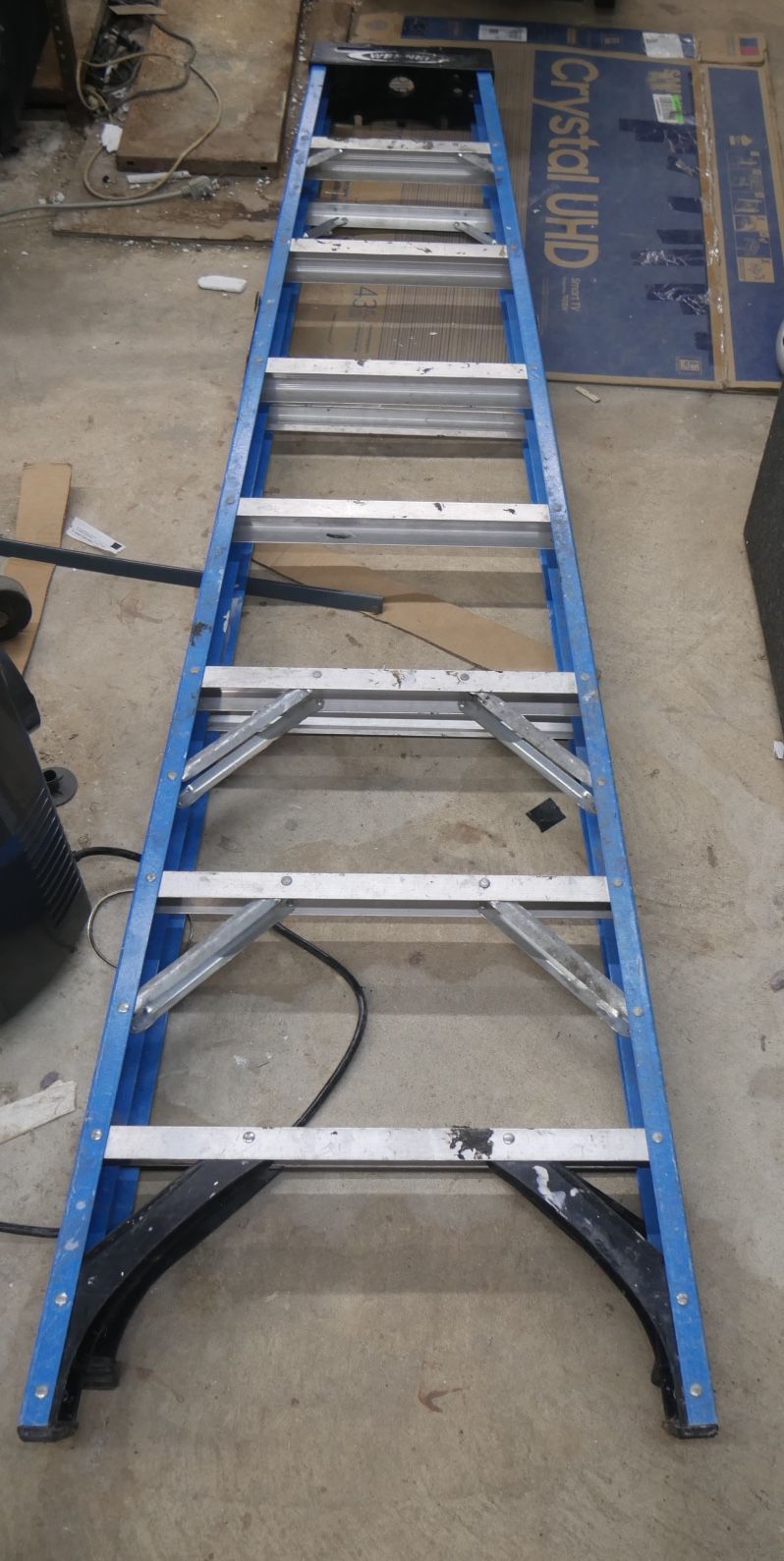 WERNER 8" FIBER GLASS LADDER FS108 PRE OWNED 874414-1