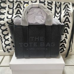 AUTHENTIC/ NEW MARC JACOBS SMALL BLACK LEATHER TOTE 