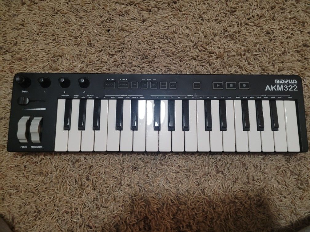 Midiplus AKM322 Piano Synthesizer