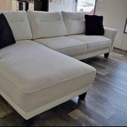 WHITE medium size SECTIONAL 😎😎✌🏻😎😎