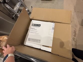 NEW IN BOX — Delta Lorelai 30” Workstation Kitchen Sink — $450 OBO