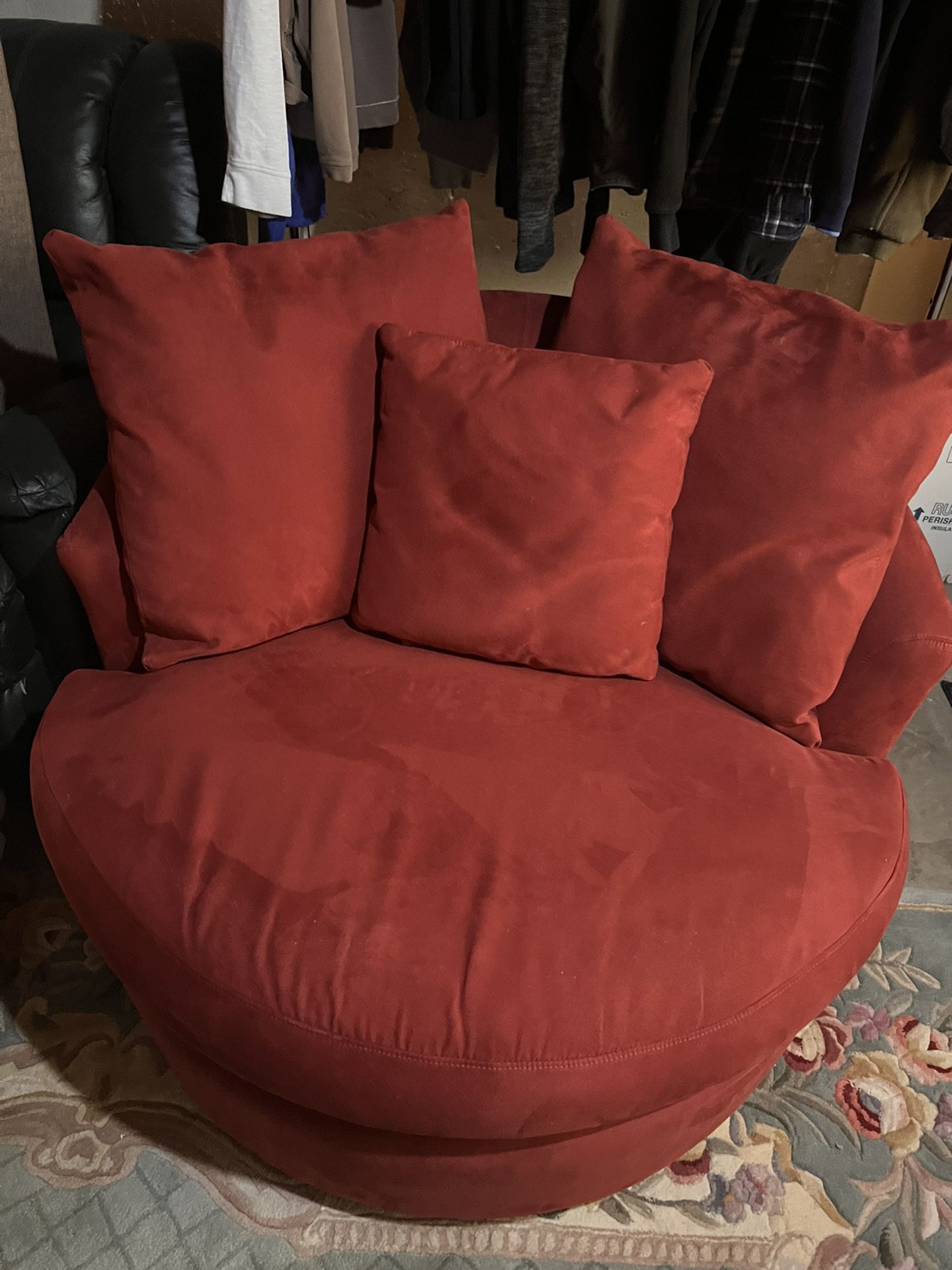 Big Red Comfortable Swivel Chair/Couch (like Brand New)
