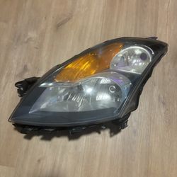 2007 -2009 Passenger Side RH  Nissan Altima Headlight. Original Nissan Part