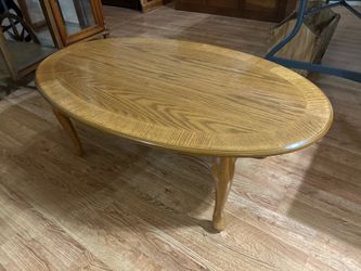 Nice oak coffee table - oval