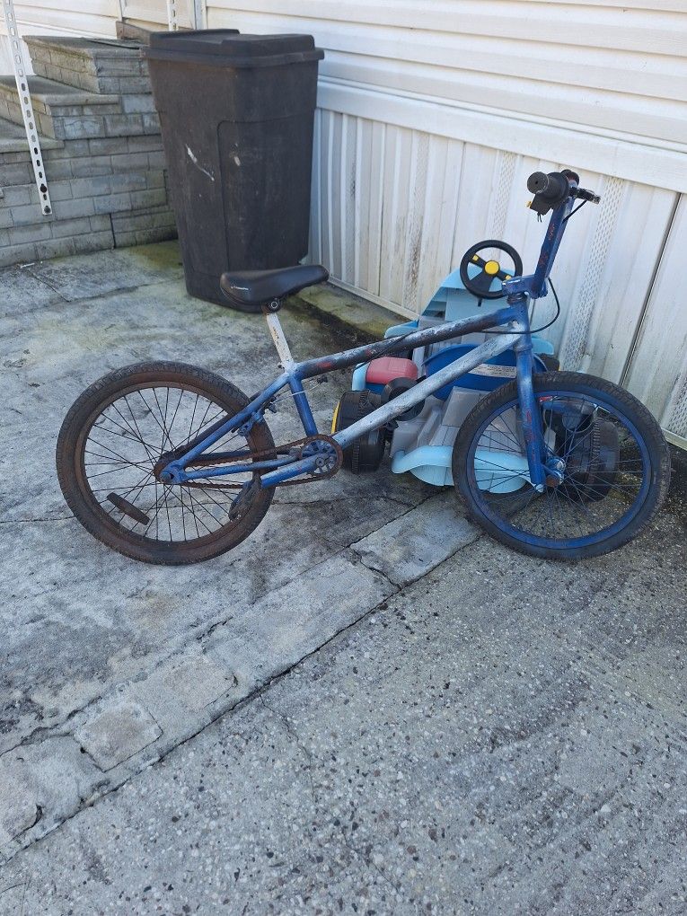 Bike. Everything works tired needs air front tire