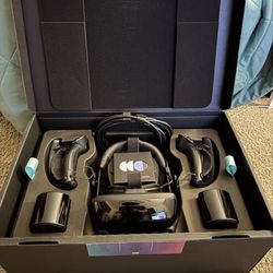 Valve Index VR Full Kit + 3 FBT Vive 3.0 Trackers and straps)
