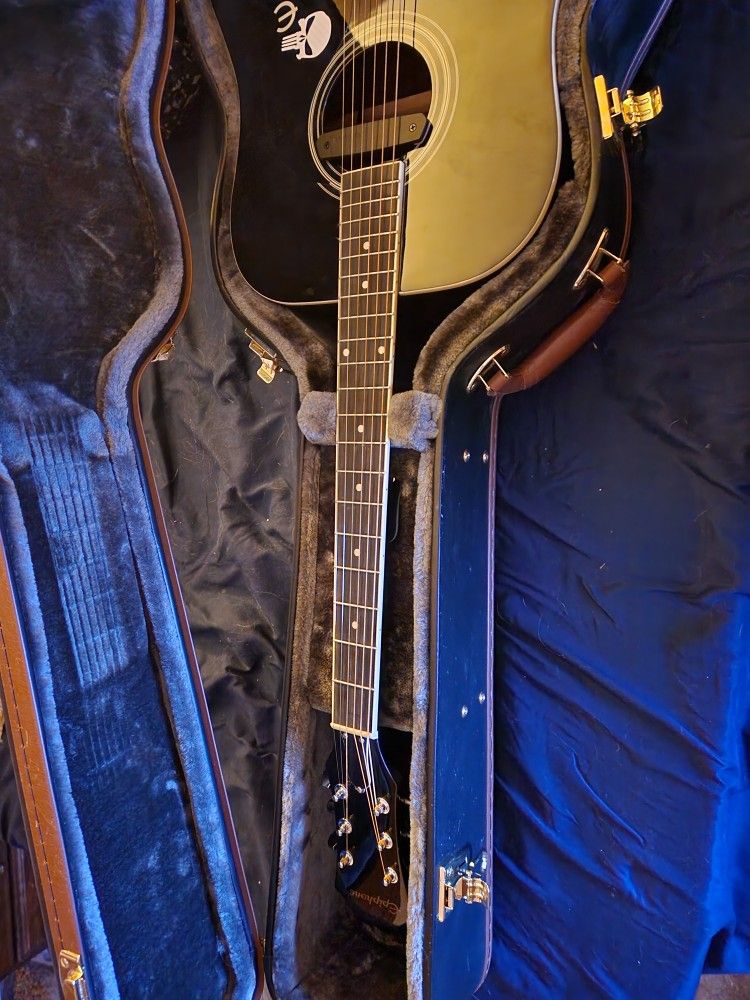 Acoustic Epiphone Dreadnought With Case