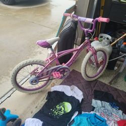 Girls Huffy Bike $15
