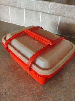 Vintage Tupperware Pack N Carry 
Red Lunch Box Set