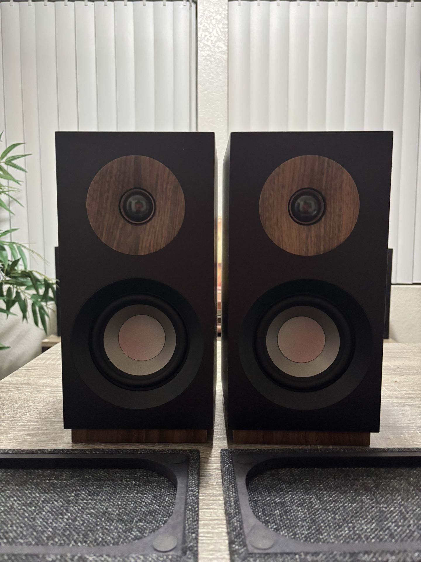Jamo Bookshelf Speakers