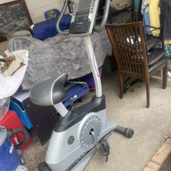 Gold's Gym Power Spin 290 Exercise Bike