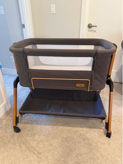Bassinet Bedside Sleeper, Rocking Bassinets with Comfy Mattress and Wheels for Newborn, 5-Height Adjustable (Black)
