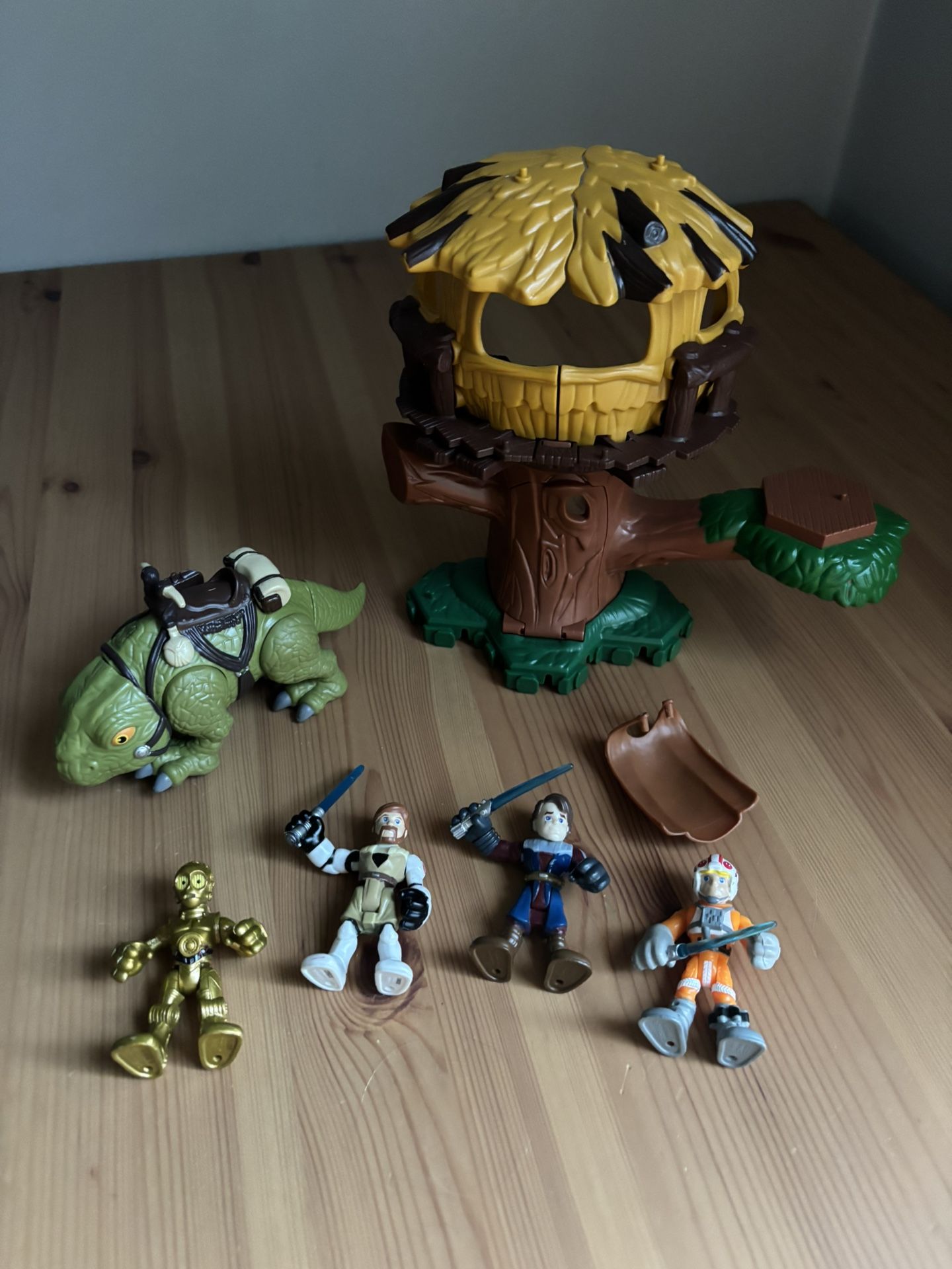 Imaginext Star Wars Galactic Heroes Ewok Treehouse Playset And Figures LOT