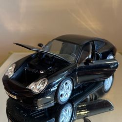 Maisto Special Edition 1:18 Scale Porsche 911 (996) Carrera 4S