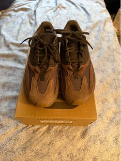 Yeezy 700 size 8