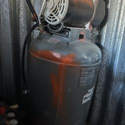 20 gal 200 PSI Air Compressor 2.5 HP