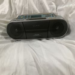 Sony Boombox CD , Cassette Player https://offerup.com/redirect/?o=UmVjb3JkZXIuUmFkaW8= 