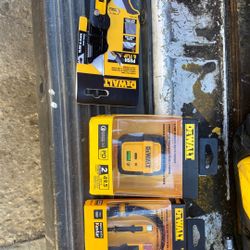 Dewalt USB Charger And Utility Knife