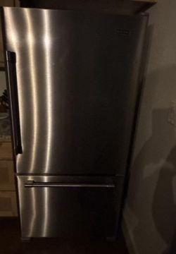 Stainless Steel Maytag Refrigerator / Freezer With Ice Maker Never Used 2 Years Old Good Condition