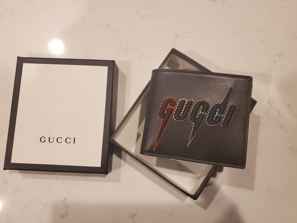BRAND NEW GUCCI WALLET. NEW LINE.....