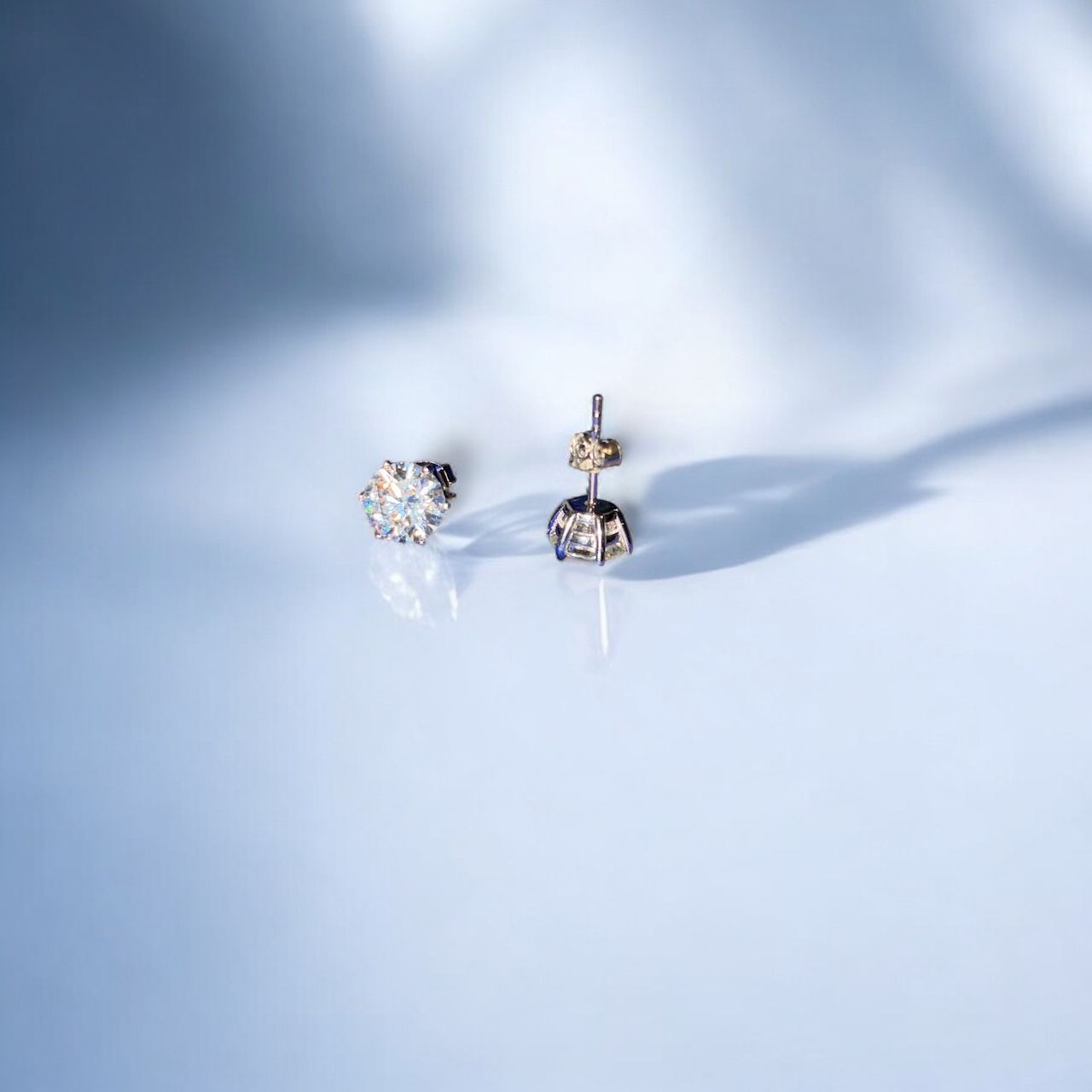 Moissanite Elegant Round-Cut Diamond Stud Earrings – Classic Crown Setting