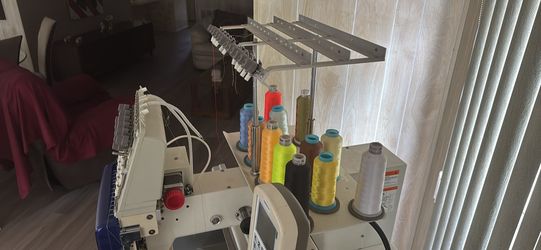 Máquina industrial para hacer bordes