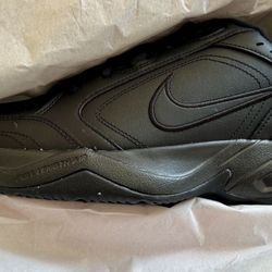 Nike Mem Monrach IV size 13 brand new