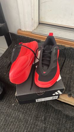 Adidas kids sub zone three gym shoe