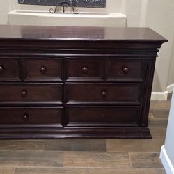 Cache Baby dresser, and 2 twin beds