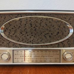 Antique Radio (Zenith - 1950s)