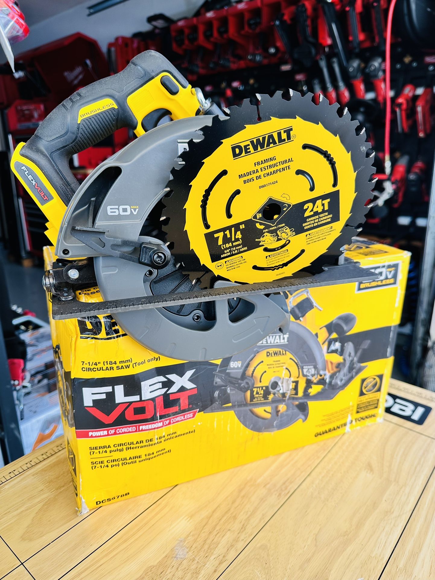 DEWALT FLEXVOLT 60V MAX 7-1/4 in. Circular Saw 
