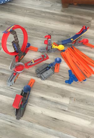 Photo Hot wheels track with 6 attachments. Lots of fun. Fits all hot wheel cars