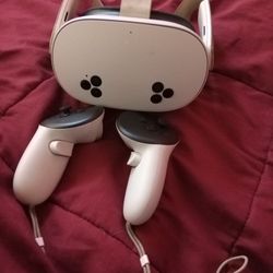 Meta quest 3s VR Headset And Controllers With Charger 