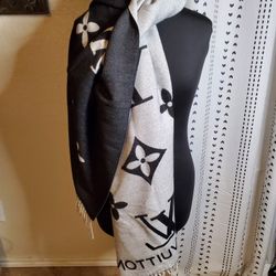 L V Essential Scarf - Black And White