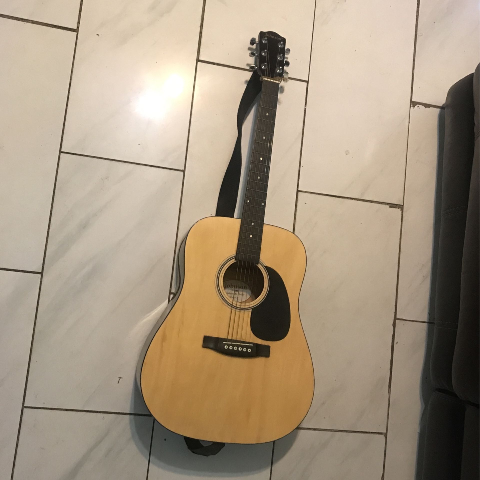 Guitar (With Strap)10